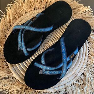 TEVA Women’s Olowahu Flower Loom Strappy Blue Flop Flop Sandals Size 11